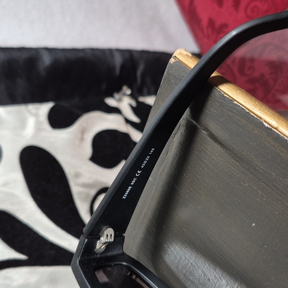 LOUIS VUITTON Sunglasses - Picture 3 of 5